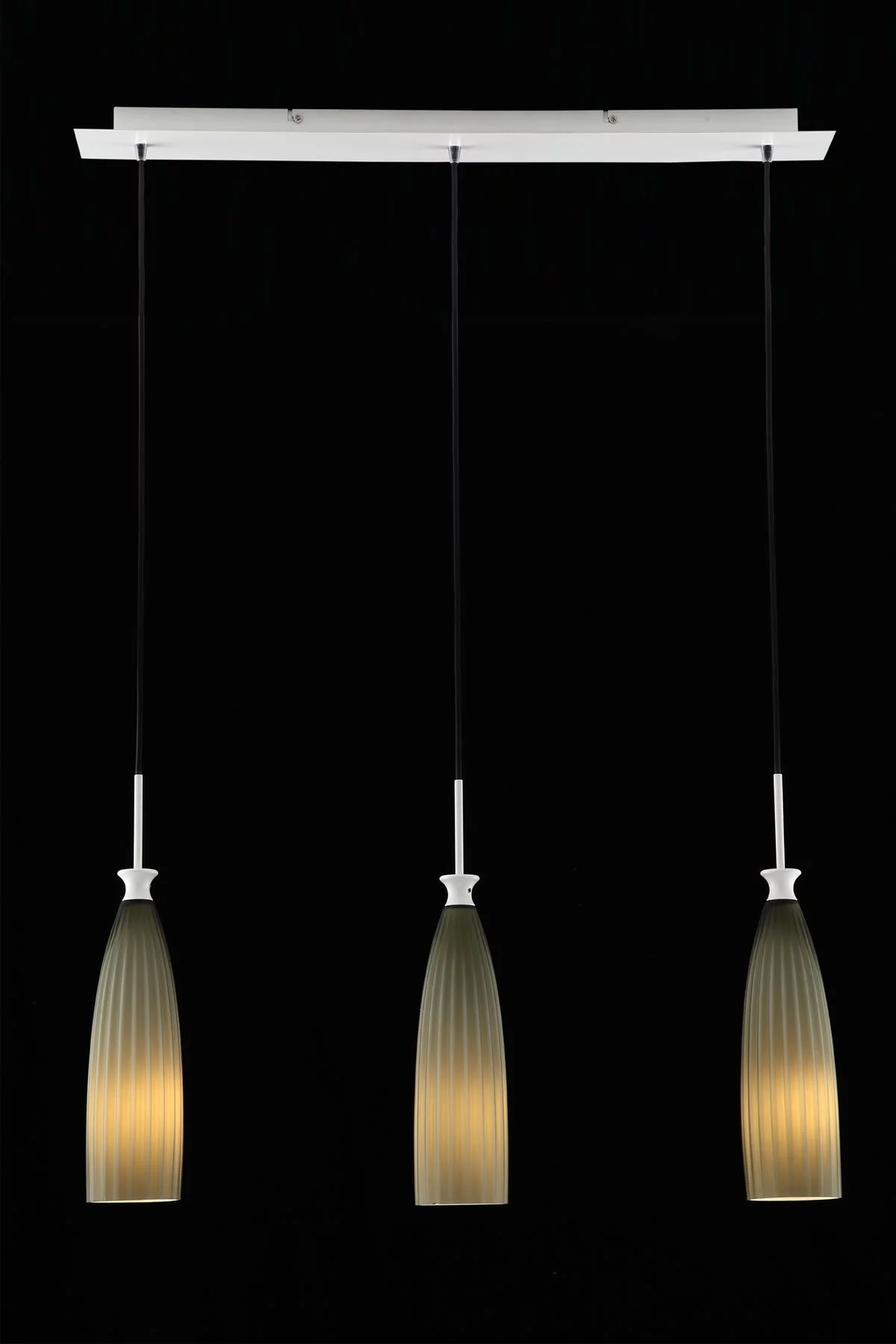   
                        
                        Люстра MAYTONI (Німеччина) 89078    
                         у стилі Модерн.  
                        Тип джерела світла: світлодіодна лампа, змінна.                         Форма: Прямокутник.                         Кольори плафонів і підвісок: Зелений.                         Матеріал: Скло.                          фото 2