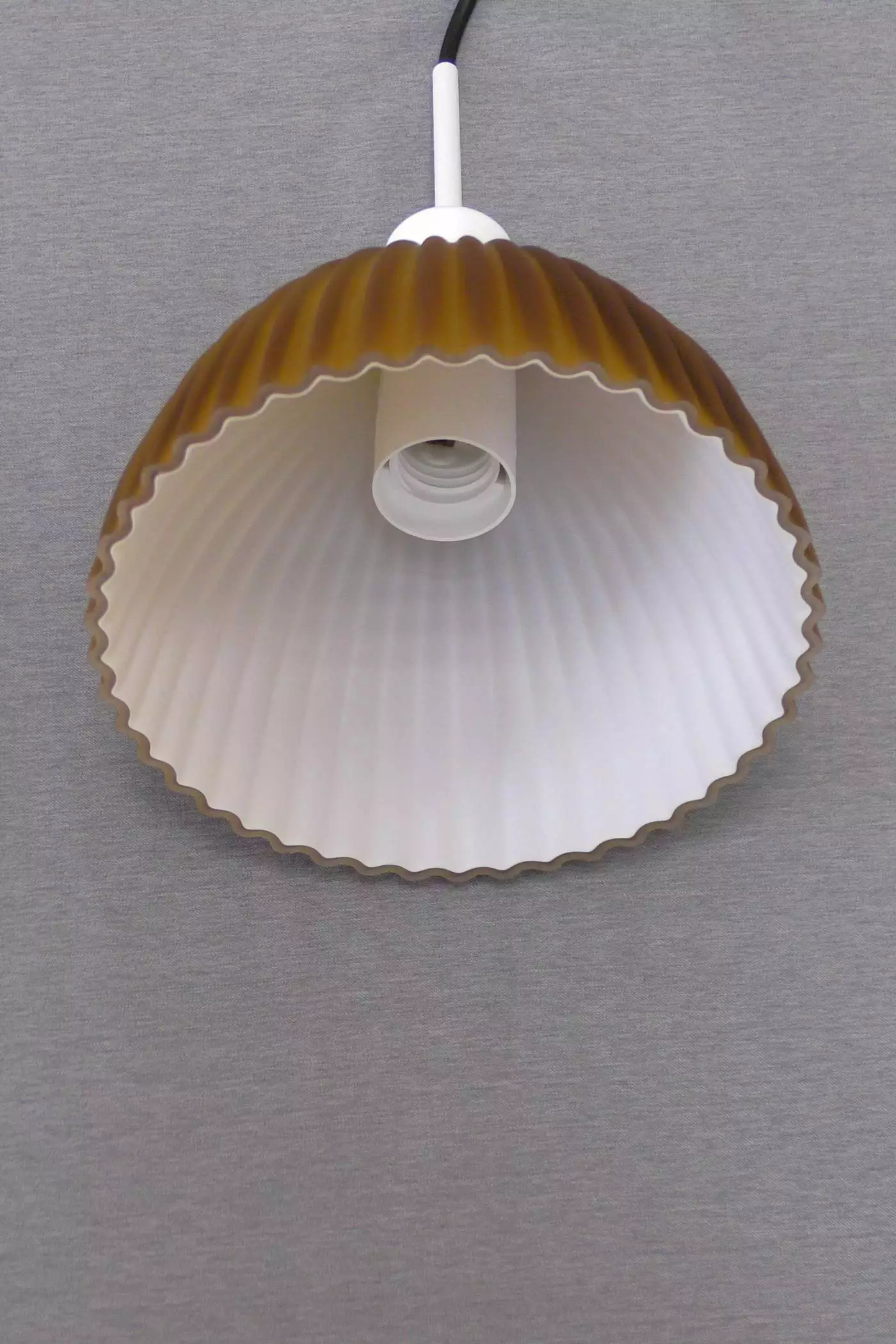   
                        
                        Люстра MAYTONI (Німеччина) 89084    
                         у стилі Модерн.  
                        Тип джерела світла: світлодіодна лампа, змінна.                         Форма: Коло.                         Кольори плафонів і підвісок: Коричневий.                         Матеріал: Скло.                          фото 4