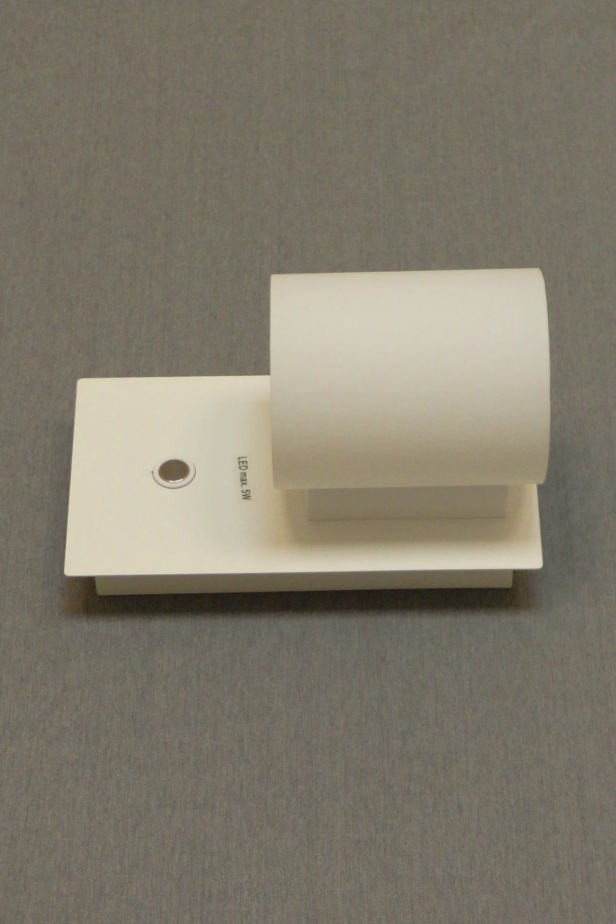   
                        Світильник настінний EGLO (Австрія) 89998    
                         у стилі Модерн.  
                        Тип джерела світла: вбудований led-модуль, незмінний.                                                 Кольори плафонів і підвісок: Білий.                         Матеріал: Скло.                          фото 2