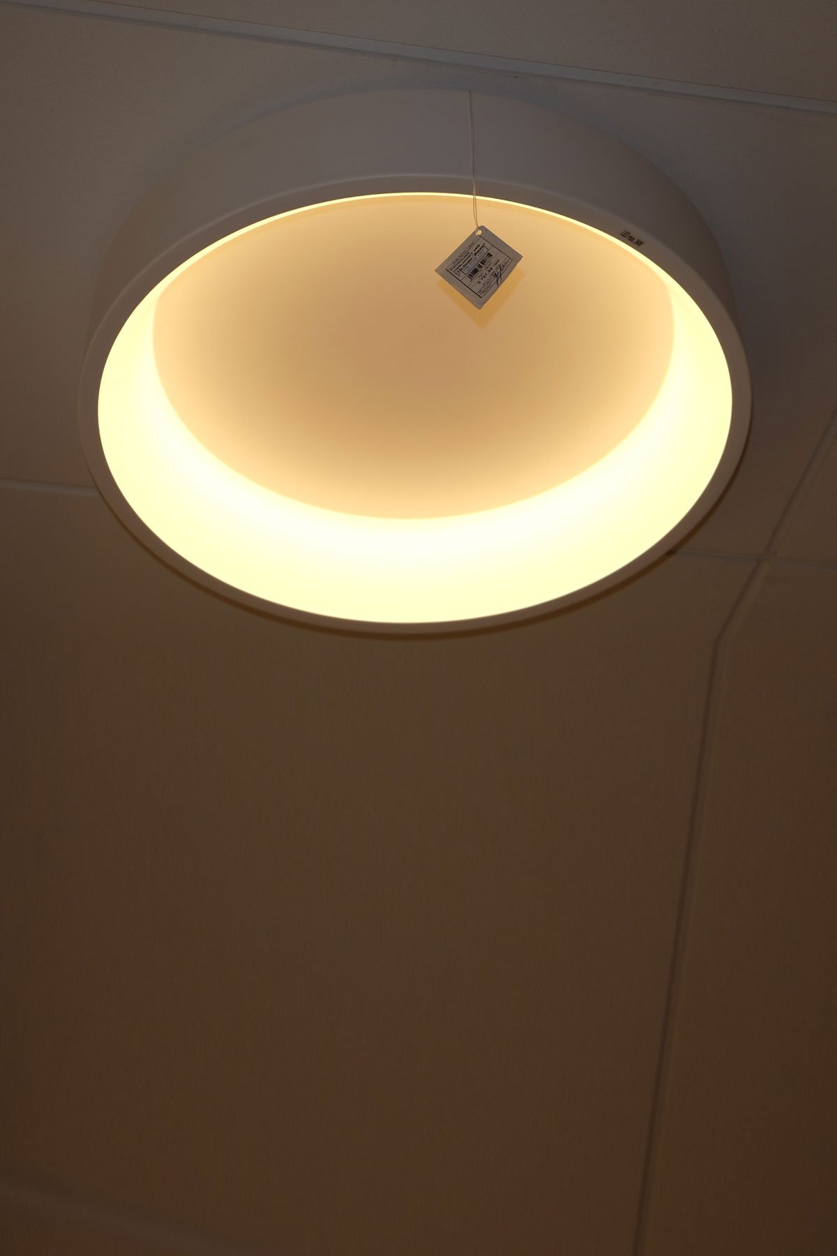   
                        Світильник стельовий EGLO (Австрія) 90299    
                         у стилі хай-тек, модерн.  
                        Тип джерела світла: вбудовані світлодіоди led.                         Форма: коло.                         Кольори плафонів і підвісок: білий.                         Матеріал: акрил.                          фото 2