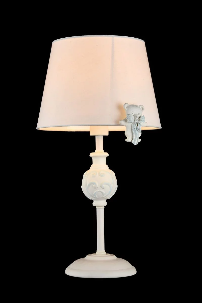   
                        Настольная лампа MAYTONI  (Германия) 90671    
                         в стиле Прованс.  
                        Тип источника света: светодиодная лампа, сменная.                                                 Цвета плафонов и подвесок: Белый, Голубой.                         Материал: Ткань, Пластик.                          фото 2