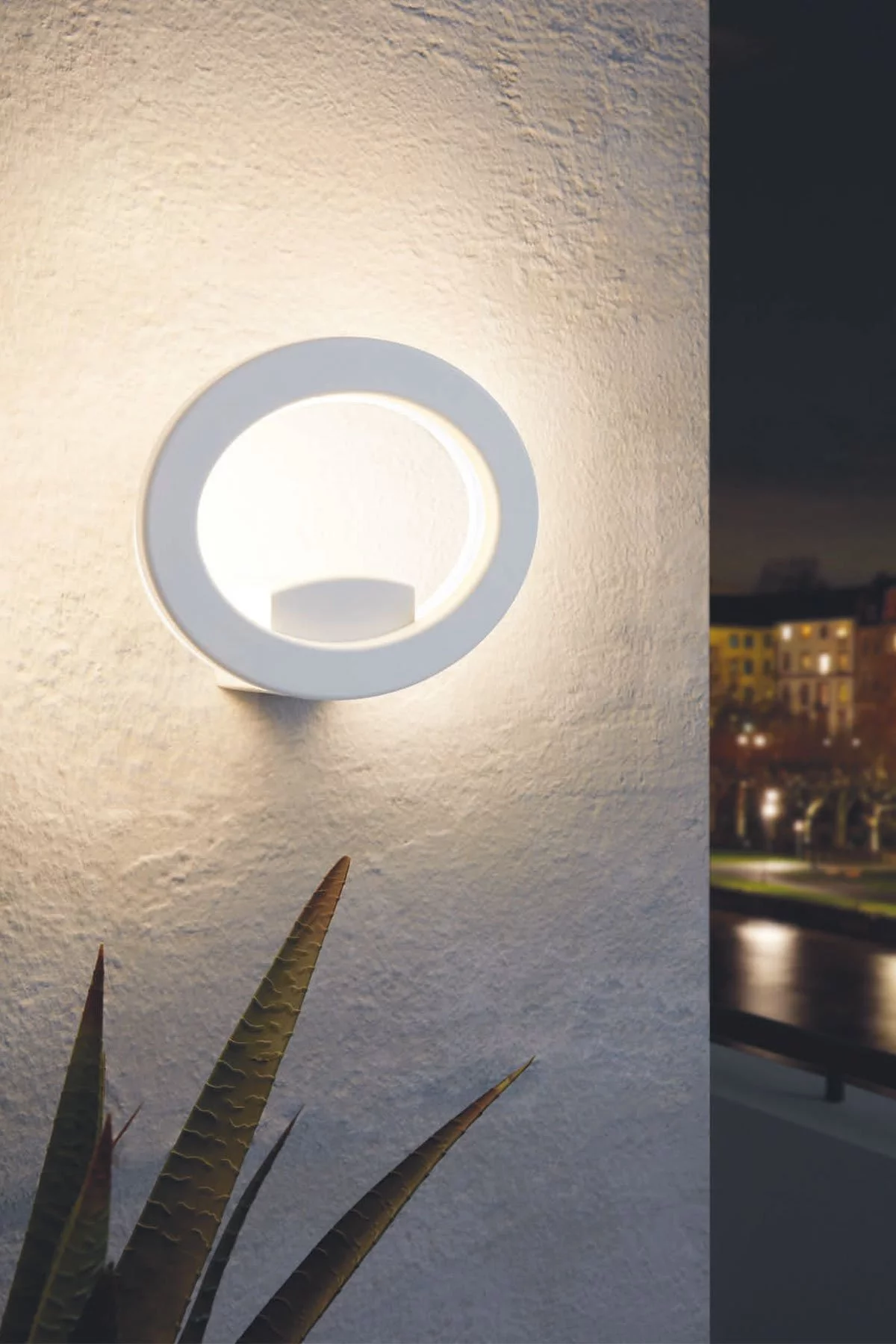   
                        Світильник вуличний EGLO (Австрія) 92653    
                         у стилі модерн.  
                        Тип джерела світла: вбудовані світлодіоди led.                                                 Кольори плафонів і підвісок: білий.                         Матеріал: пластик.                          фото 2
