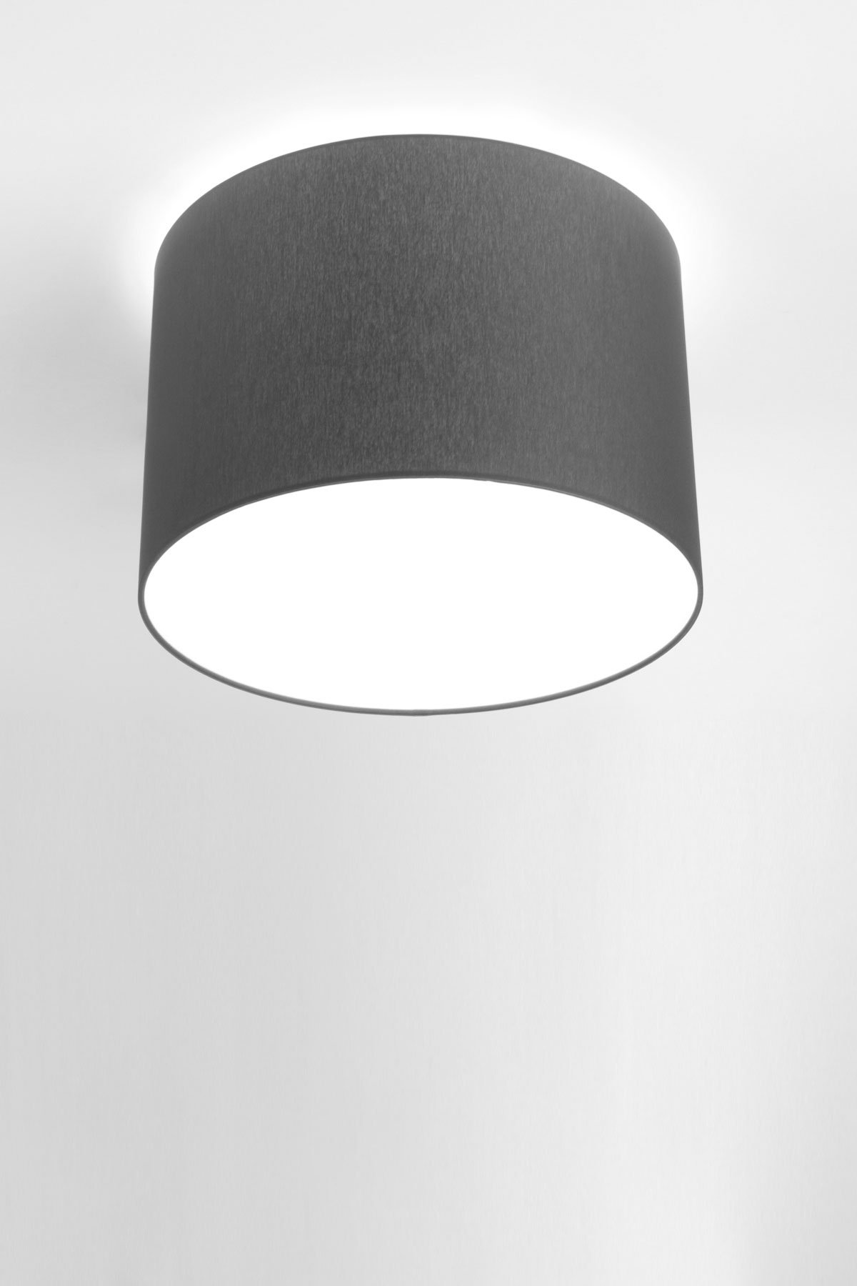   
                        Світильник стельовий NOWODVORSKI (Польща) 93048    
                         у стилі модерн.  
                        Тип джерела світла: cвітлодіодні led, енергозберігаючі, розжарювання.                         Форма: коло.                         Кольори плафонів і підвісок: сірий.                         Матеріал: пластик, тканина.                          фото 1