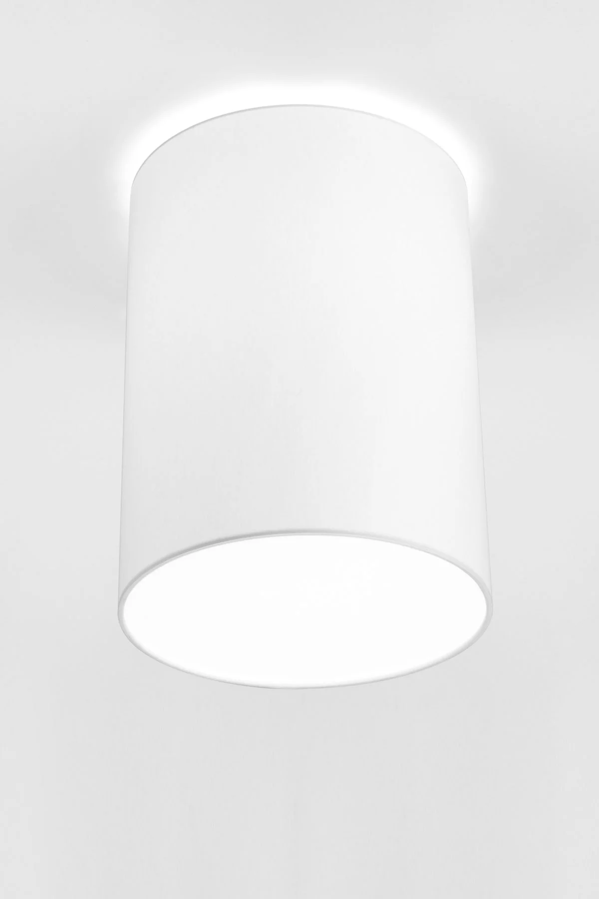   
                        Світильник стельовий NOWODVORSKI (Польща) 93050    
                         у стилі Модерн.  
                        Тип джерела світла: світлодіодна лампа, змінна.                         Форма: Коло.                         Кольори плафонів і підвісок: Білий.                         Матеріал: Пластик, Тканина.                          фото 1