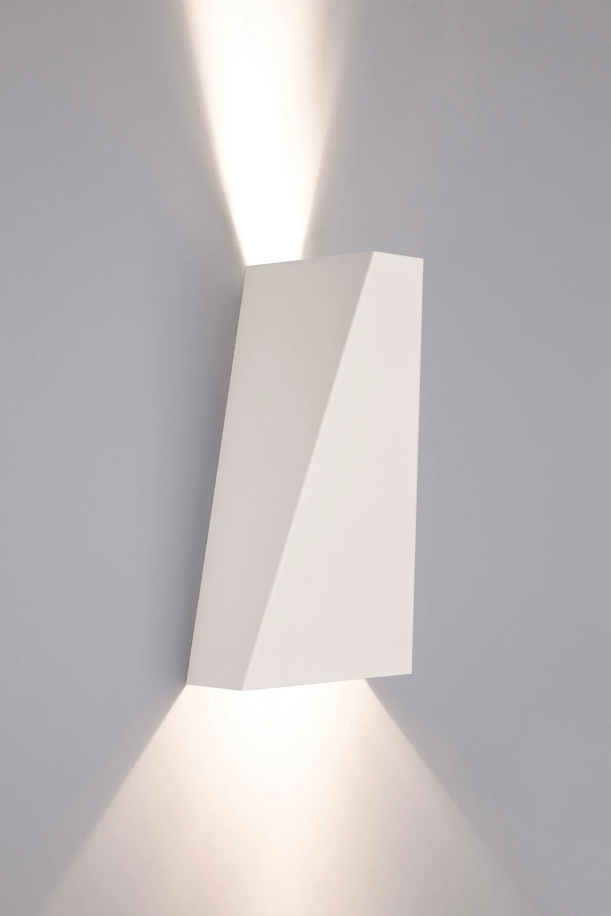   
                        Декоративная подсветка NOWODVORSKI  (Польша) 93106    
                         в стиле хай-тек.  
                        Тип источника света: светодиодные led, галогенные.                                                                                                  фото 1