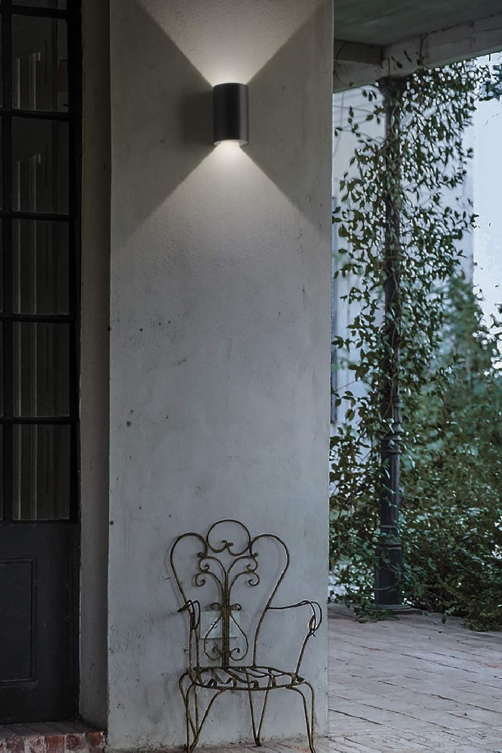   
                        Світильник вуличний IDEAL LUX (Італія) 94050    
                         у стилі хай-тек.  
                        Тип джерела світла: вбудовані світлодіоди led.                                                 Кольори плафонів і підвісок: чорний, прозорий.                         Матеріал: алюміній, скло.                          фото 2