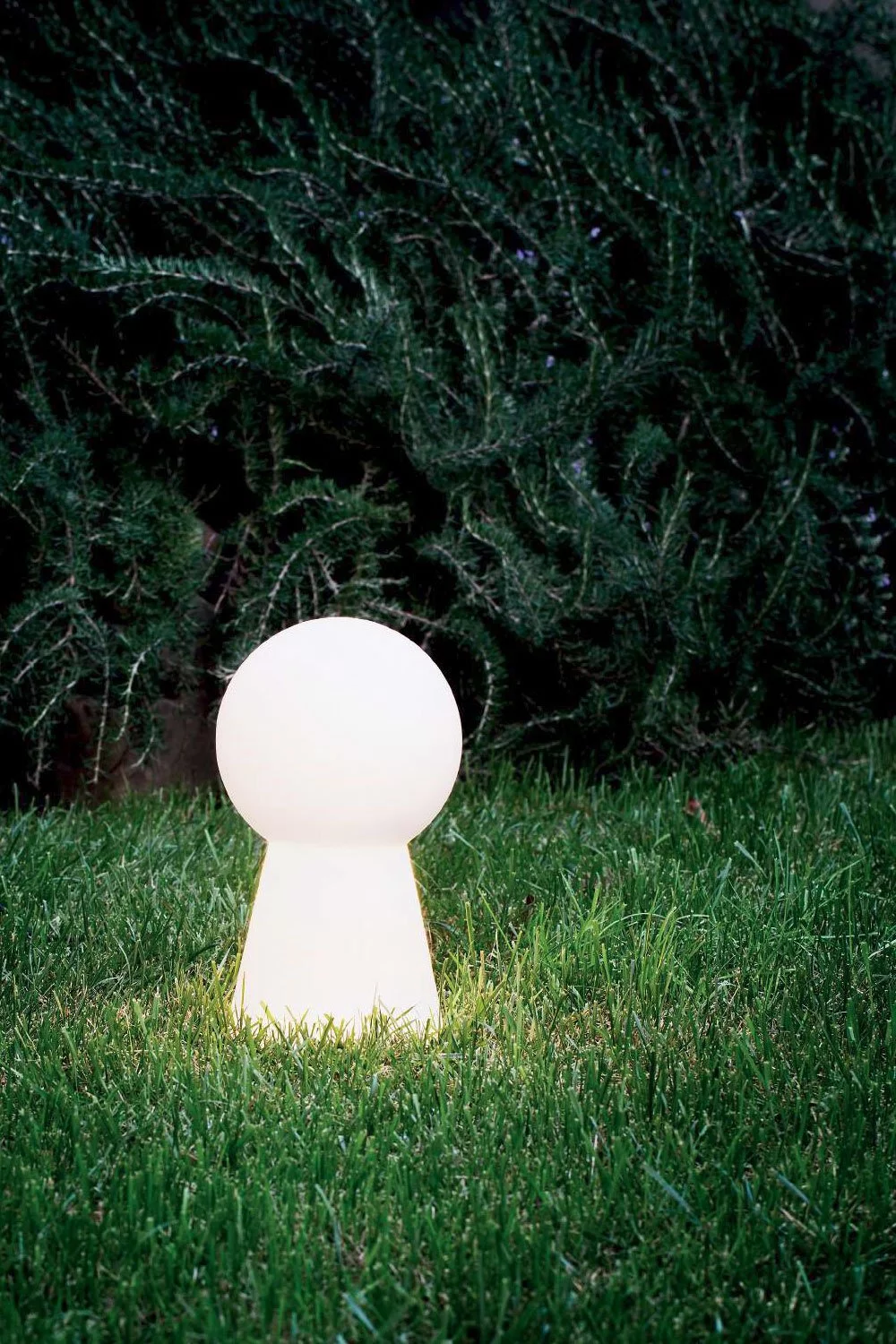  
                        
                        Світильник вуличний IDEAL LUX (Італія) 94071    
                         у стилі Модерн.  
                        Тип джерела світла: світлодіодна лампа, змінна.                                                 Кольори плафонів і підвісок: Білий.                         Матеріал: Пластик.                          фото 2