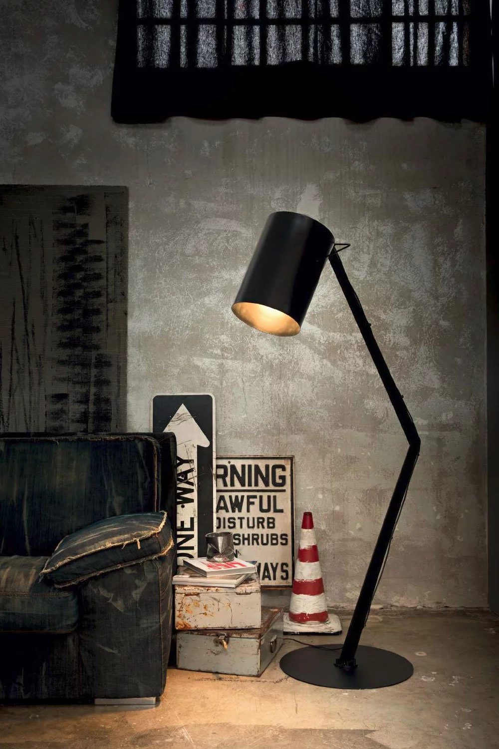   
                        Торшер IDEAL LUX (Італія) 94215    
                         у стилі Скандинавський.  
                        Тип джерела світла: світлодіодна лампа, змінна.                                                 Кольори плафонів і підвісок: Чорний.                         Матеріал: Метал.                          фото 2