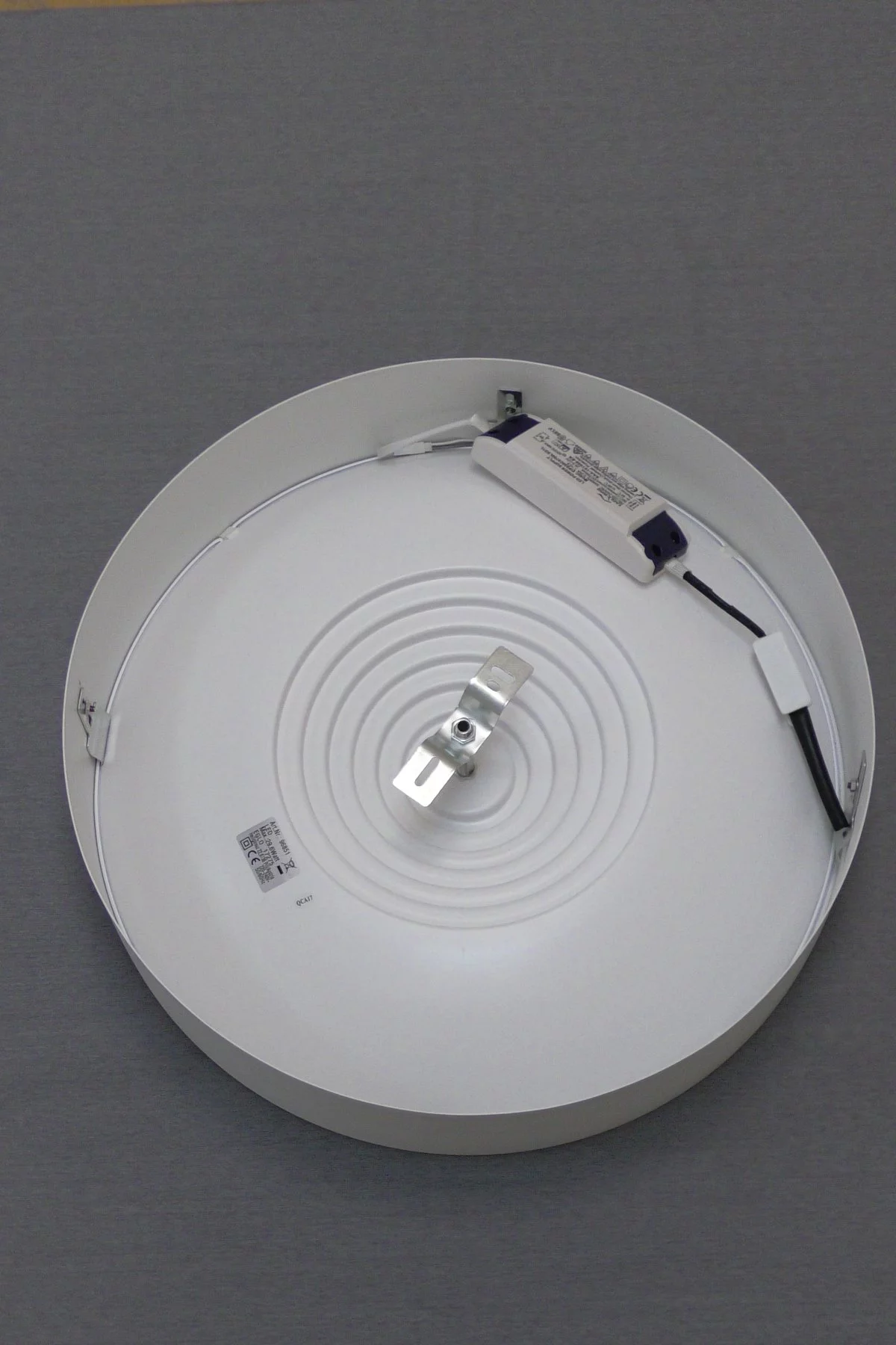   
                        Світильник стельовий EGLO (Австрія) 96035    
                         у стилі модерн.  
                        Тип джерела світла: вбудовані світлодіоди led.                         Форма: коло.                         Кольори плафонів і підвісок: білий.                         Матеріал: пластик.                          фото 4