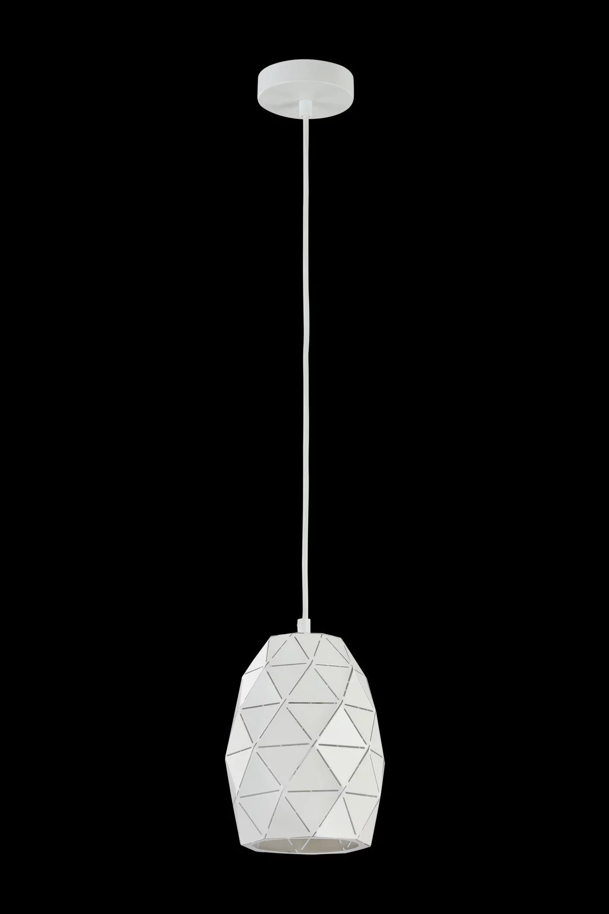   
                        
                        Люстра MAYTONI (Германия) 96934    
                         в стиле Хай-тек, Скандинавский.  
                        Тип источника света: светодиодная лампа, сменная.                         Форма: Круг.                         Цвета плафонов и подвесок: Белый.                         Материал: Металл.                          фото 1