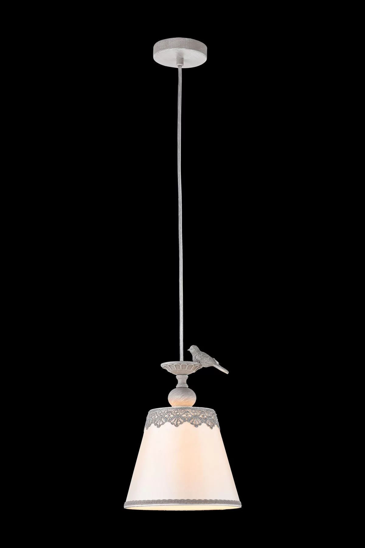   
                        
                        Люстра MAYTONI (Германия) 96937    
                         в стиле Прованс.  
                        Тип источника света: светодиодная лампа, сменная.                         Форма: Круг.                         Цвета плафонов и подвесок: Белый.                         Материал: Ткань, Пластик.                          фото 1
