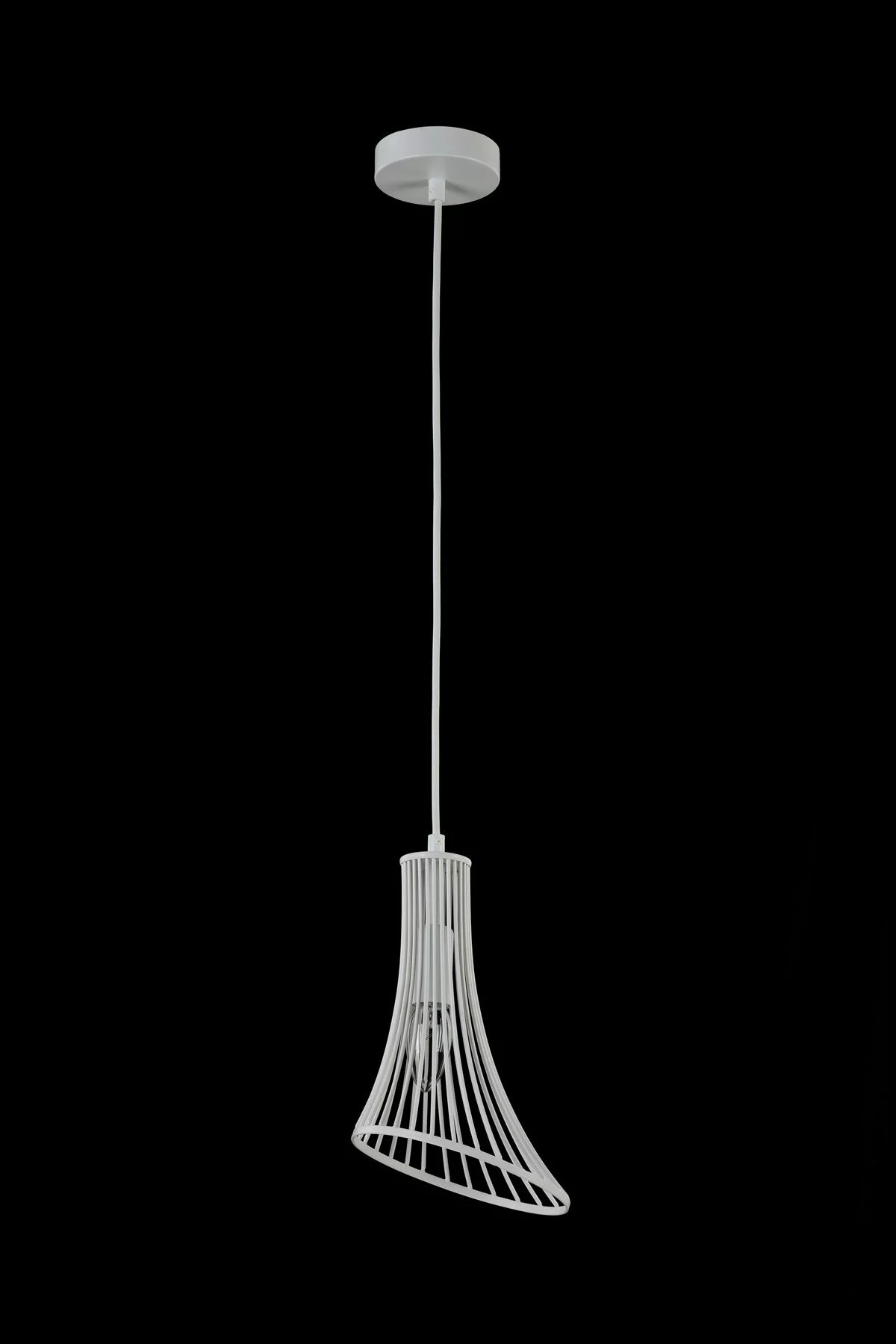   
                        
                        Люстра MAYTONI (Німеччина) 96954    
                         у стилі Лофт, Скандинавський.  
                        Тип джерела світла: світлодіодна лампа, змінна.                         Форма: Коло.                         Кольори плафонів і підвісок: Білий.                         Матеріал: Метал.                          фото 2