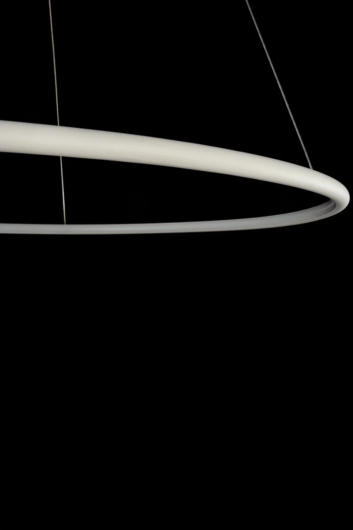   
                        
                        Люстра MAYTONI (Німеччина) 97108    
                         у стилі Хай-тек, Скандинавський.  
                        Тип джерела світла: вбудований led-модуль, незмінний.                         Форма: Коло.                         Кольори плафонів і підвісок: Білий.                         Матеріал: Акрил.                          фото 2