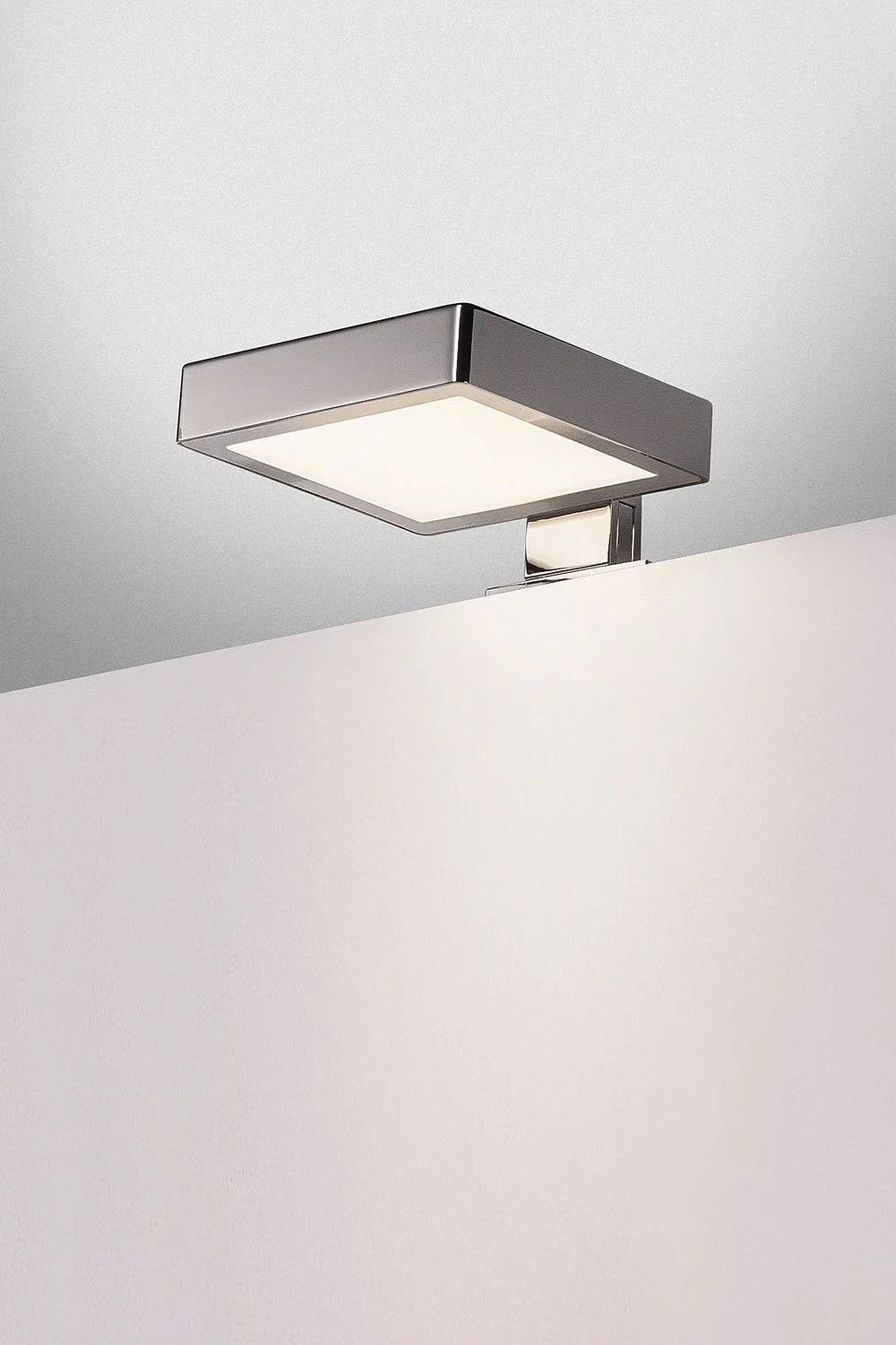   
                        
                        Подсветка для ванной SLV (Германия) 98747    
                        .  
                        Тип источника света: встроенный led-модуль, несъемный.                                                 Цвета плафонов и подвесок: Белый.                         Материал: Пластик.                          фото 2
