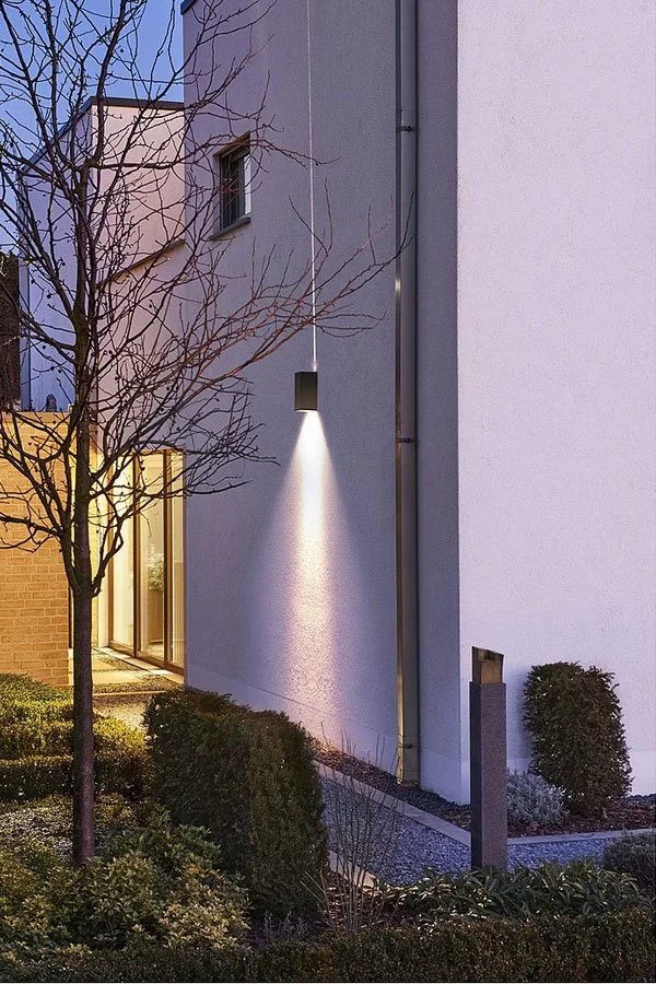   
                        Светильник уличный SLV  (Германия) 99008    
                         в стиле хай-тек.  
                        Тип источника света: встроенные светодиоды led.                                                 Цвета плафонов и подвесок: прозрачный.                         Материал: стекло.                          фото 4