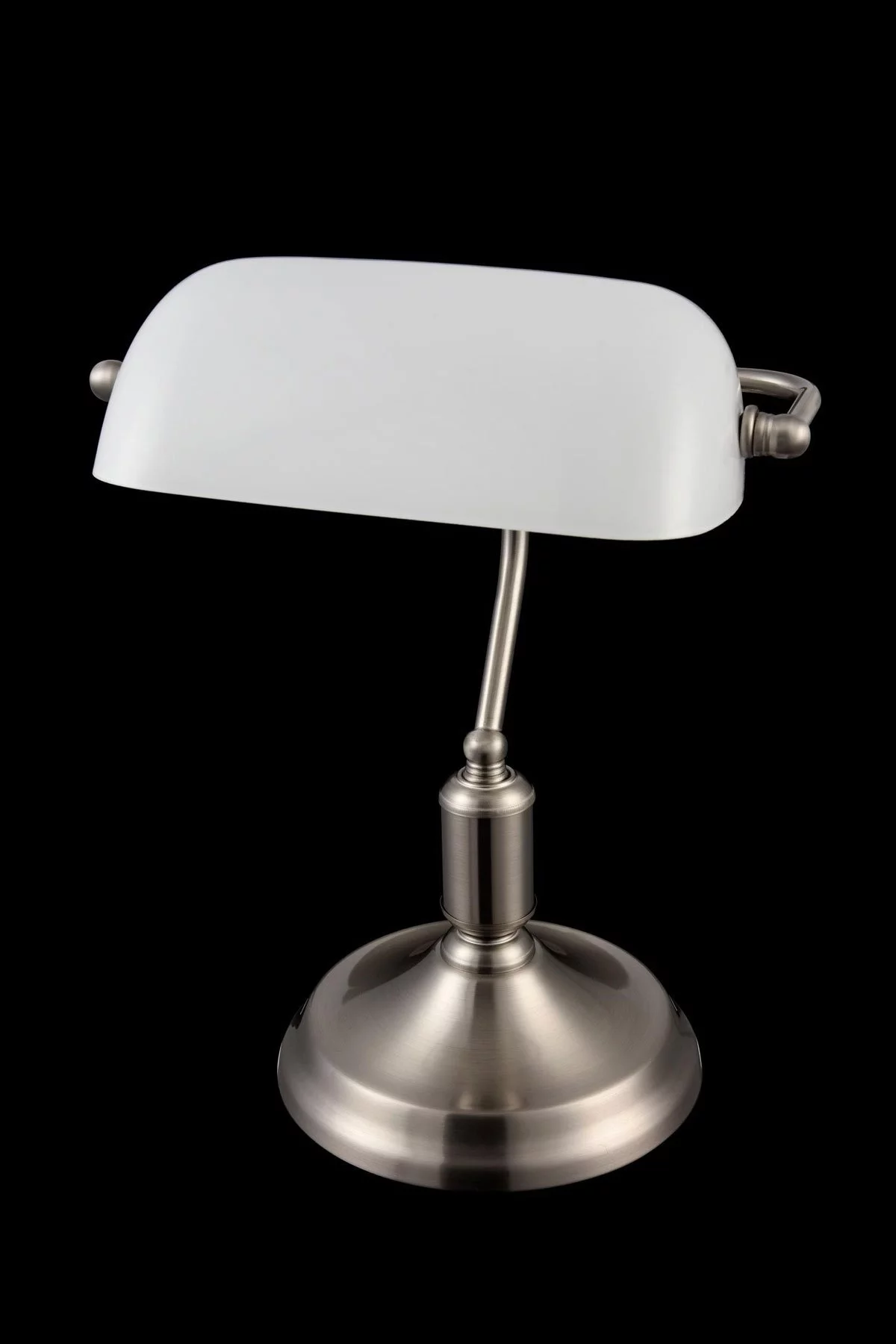   
                        Настільна лампа MAYTONI (Німеччина) 99117    
                         у стилі Класика.  
                        Тип джерела світла: світлодіодна лампа, змінна.                                                 Кольори плафонів і підвісок: Білий.                         Матеріал: Скло.                          фото 2
