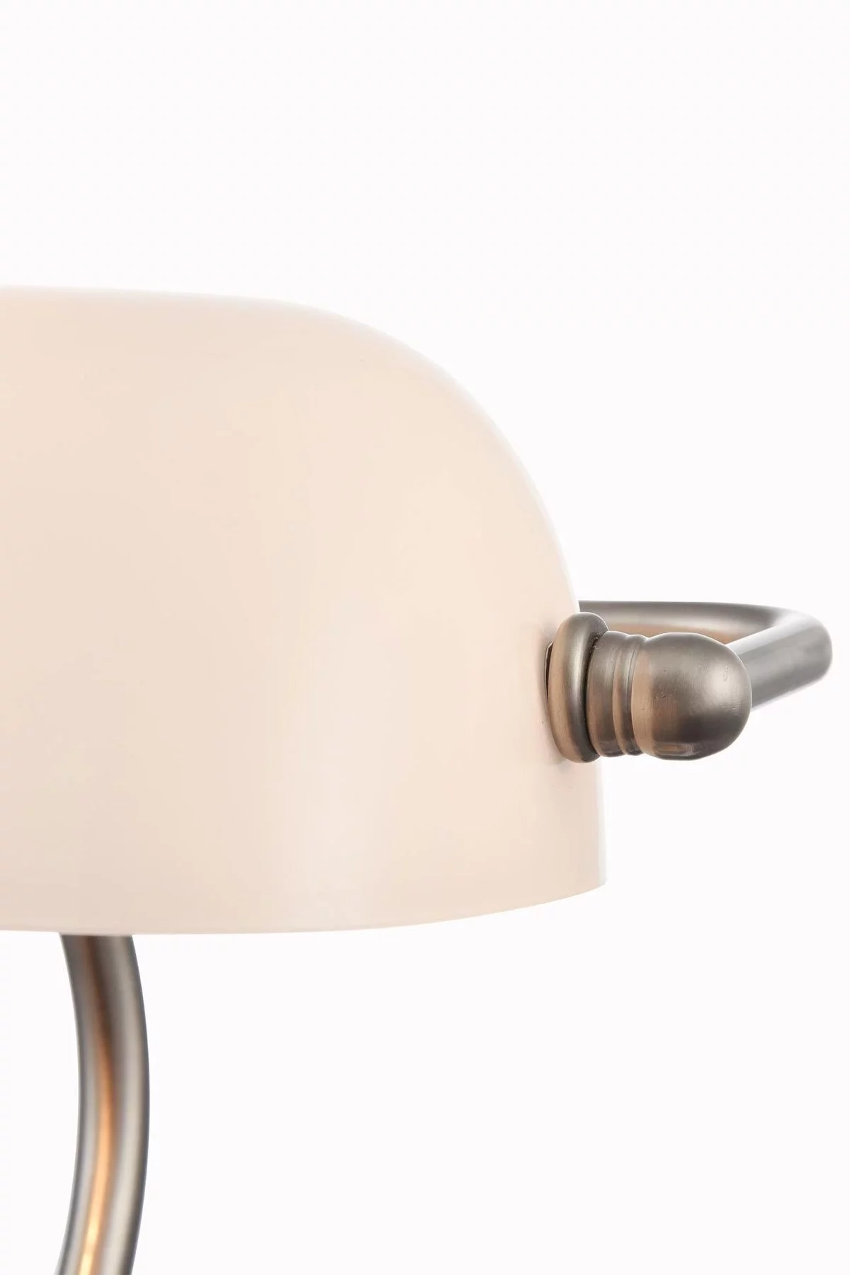   
                        Настільна лампа MAYTONI (Німеччина) 99117    
                         у стилі Класика.  
                        Тип джерела світла: світлодіодна лампа, змінна.                                                 Кольори плафонів і підвісок: Білий.                         Матеріал: Скло.                          фото 5