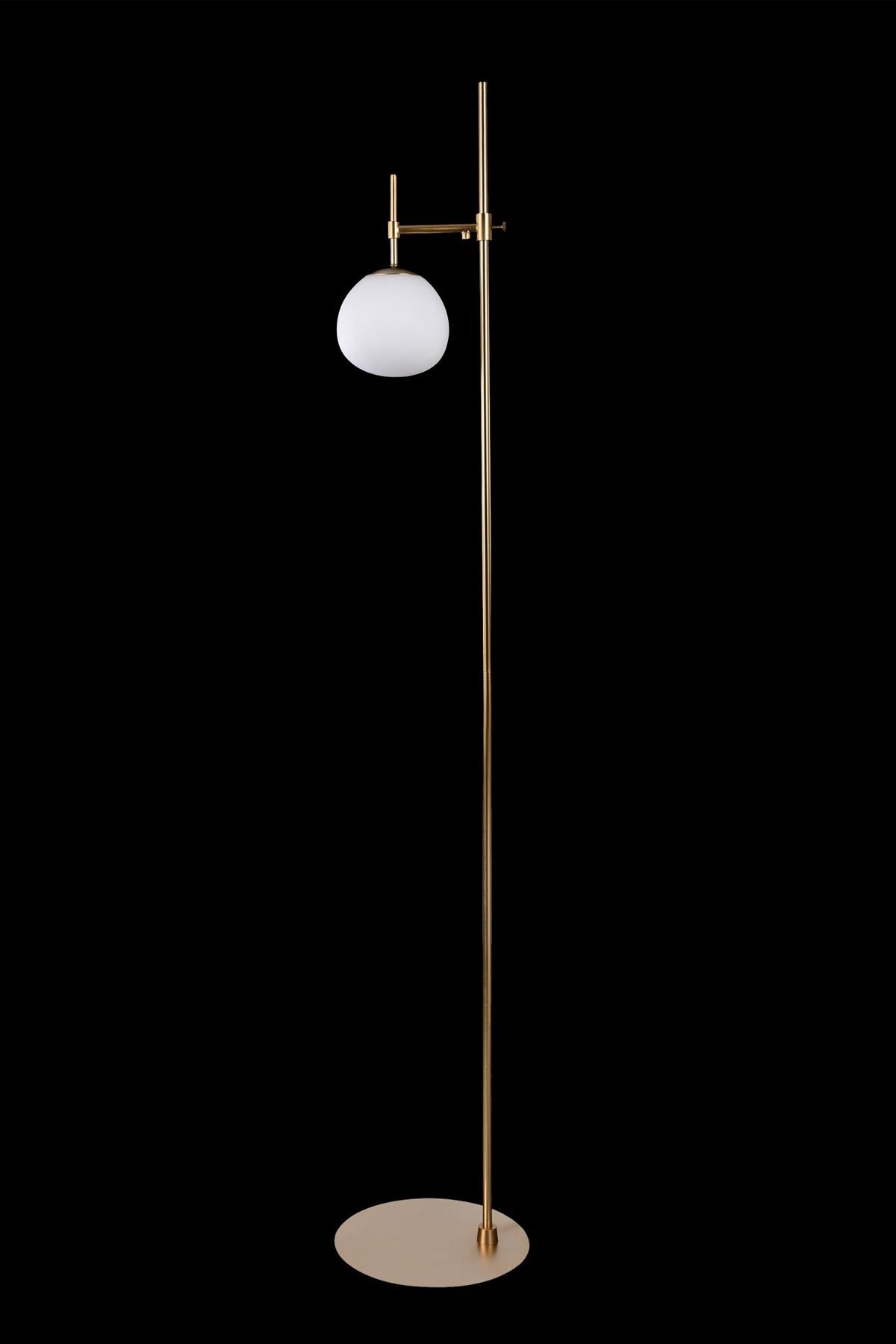   
                        Торшер MAYTONI (Німеччина) 99154    
                         у стилі скандинавський.  
                        Тип джерела світла: cвітлодіодні led, енергозберігаючі, розжарювання.                                                 Кольори плафонів і підвісок: білий.                         Матеріал: скло.                          фото 1
